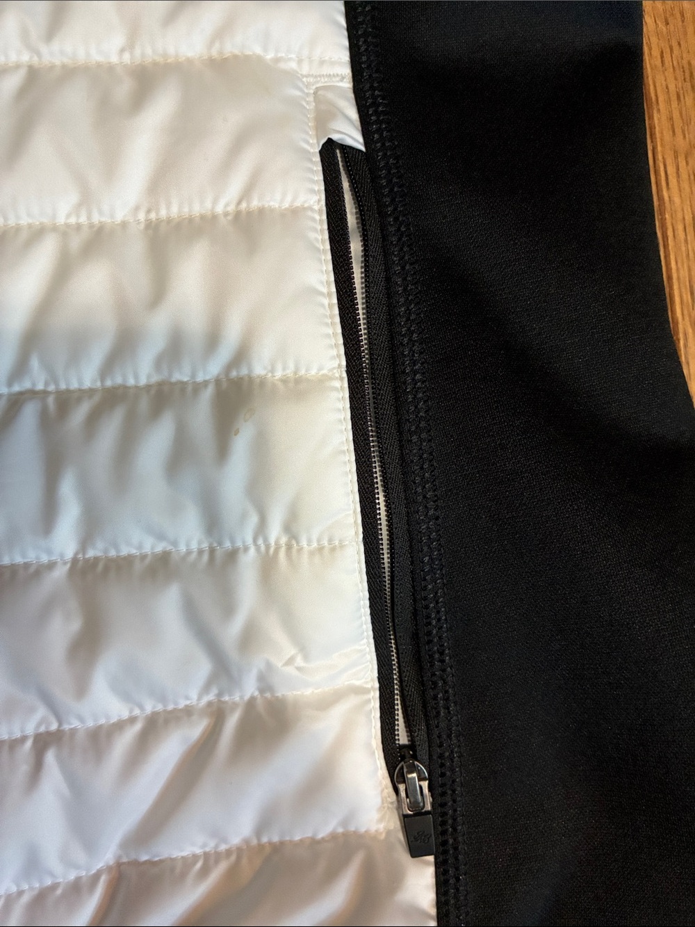 Eddie Bauer White and Black Quilted Hybrid Vest - Picture 4 of 5